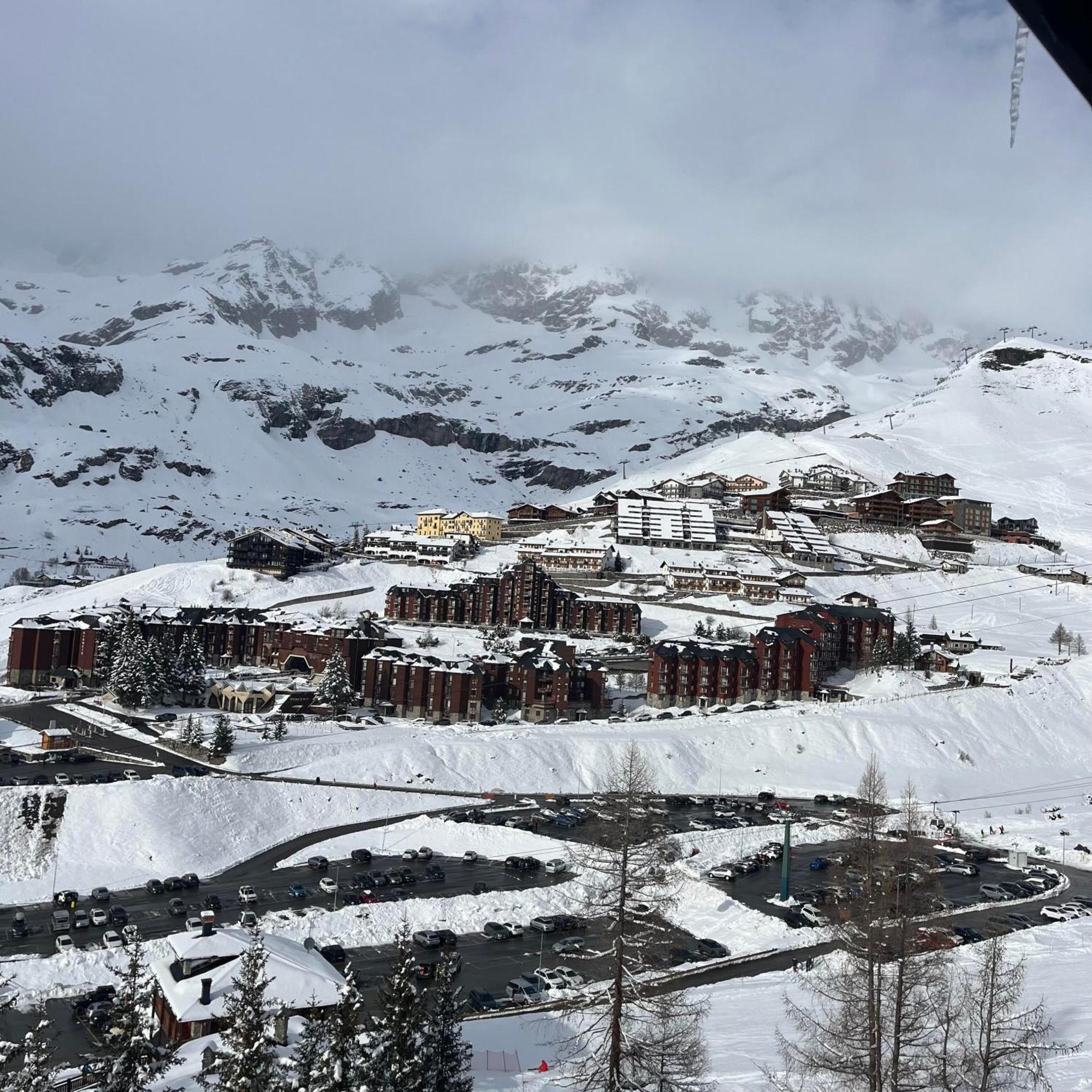 Appartamento Cervinia Fronte Funivie 布勒伊-切尔维尼亚 外观 照片